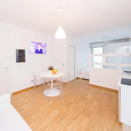 Housing32 Apartman Milánó