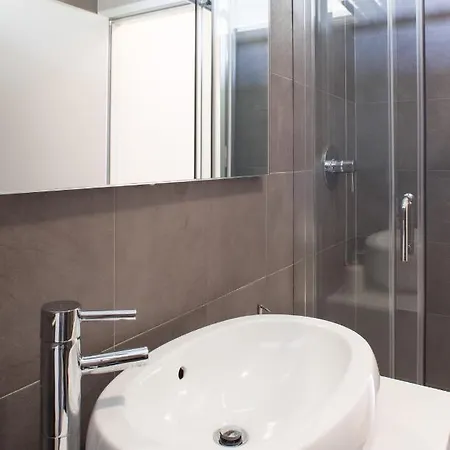 Housing32 Apartment Milan