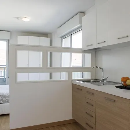Apartment Housing32 *
